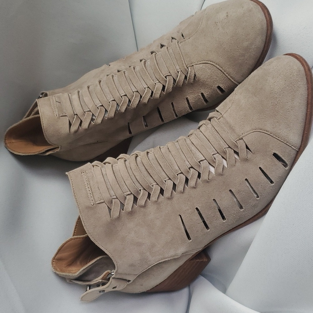 Ankle boots